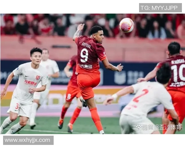 上海上港与申花的激烈对决谁将胜出期待精彩瞬间再度上演